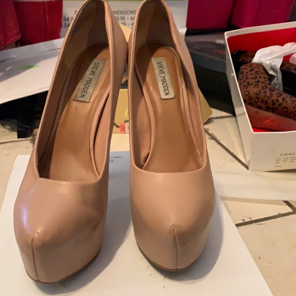 Nude / blush Steve madden platform pump